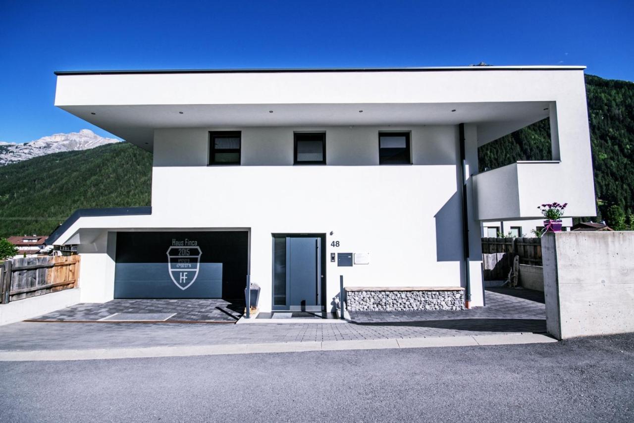 Haus *